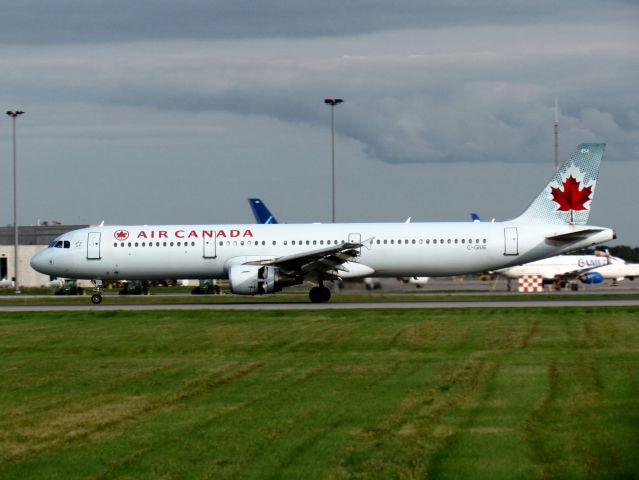 Airbus A321 (C-GIUE)