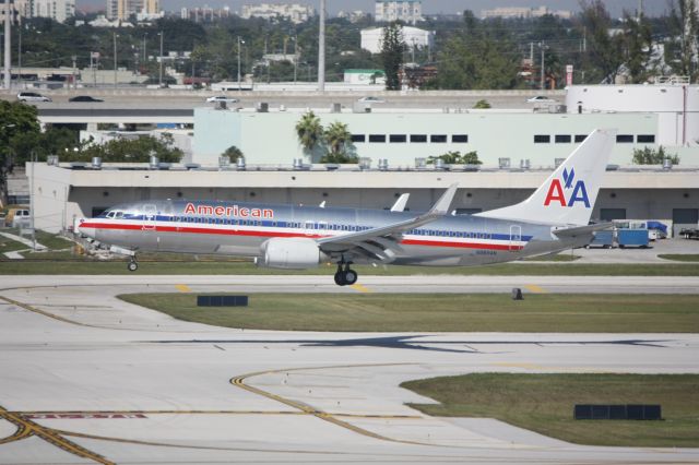 Boeing 737-800 (N989AN)