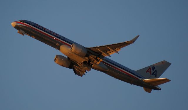 Boeing 757-200 (N695AN)