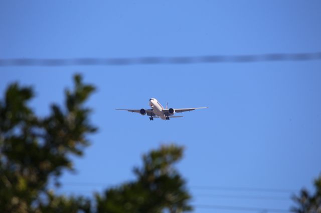 BOEING 777-300ER (9V-SWH)