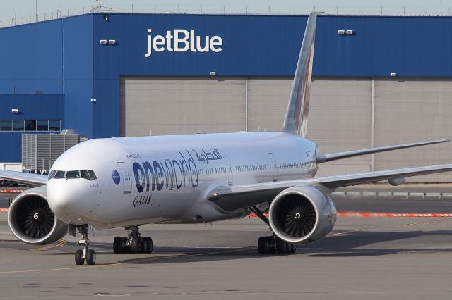 BOEING 777-300 (A7-BAA)