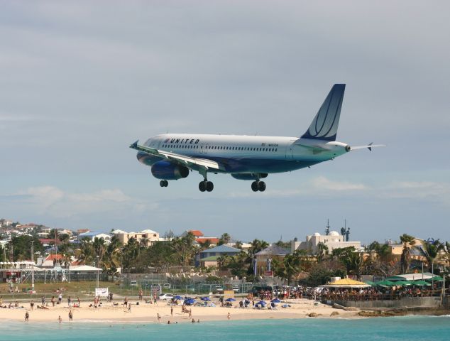 Airbus A320 (N403UA)