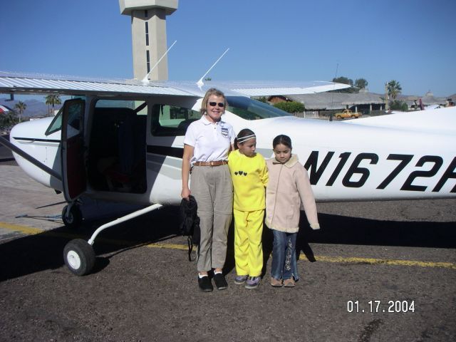 Cessna Skylane (N1672R) - Giving Cadeje ejido children their first airplane ride to Loreto and back. The marble bathrooms with automatic flush were as popular, if not more popular, than the flight.