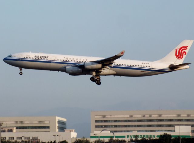 Airbus A340-300 (B-2388)