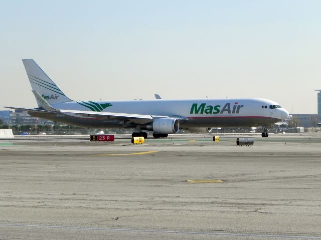 N420LA — - MASAir Cargolines up on 25R for takeoff