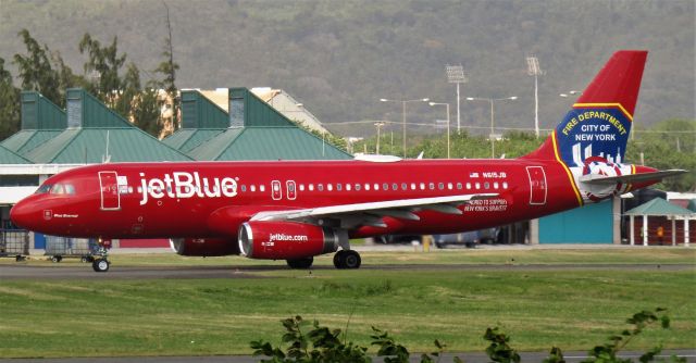 Airbus A320 (N615JB)