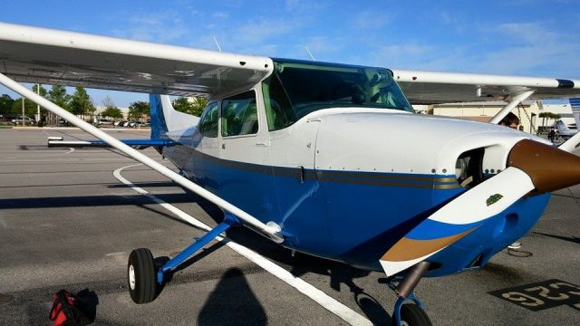 Cessna Skyhawk (N737WR)