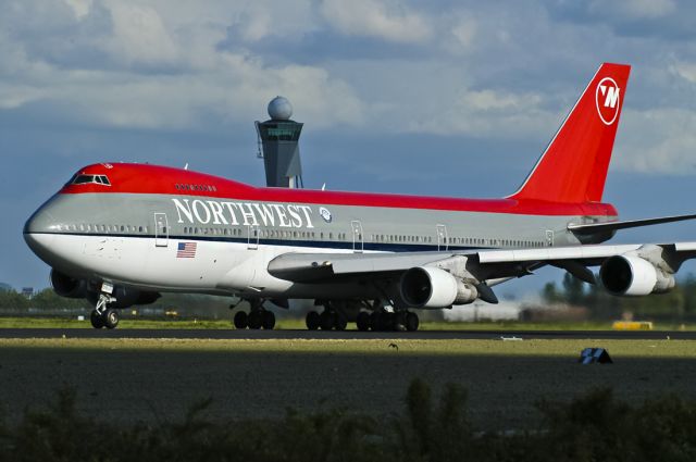 Boeing 747-200 (N631US)