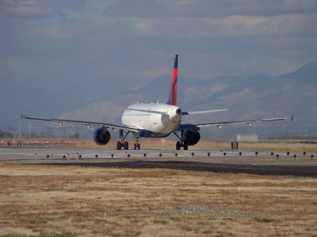 Airbus A320 (N317US)