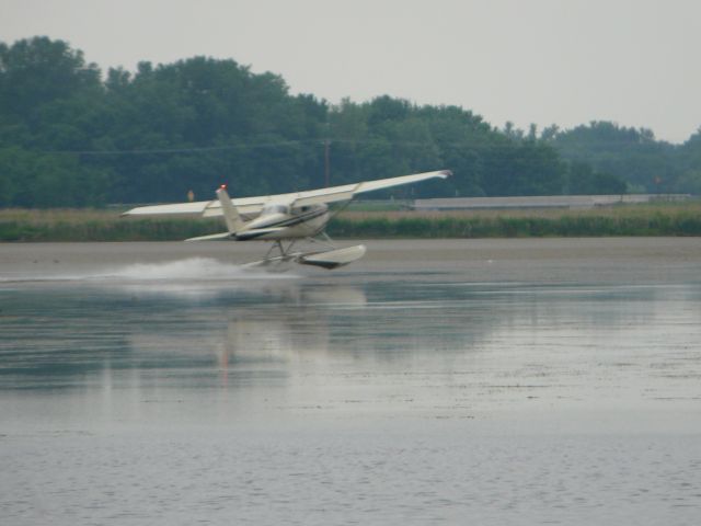 Cessna Skyhawk (N3857R)