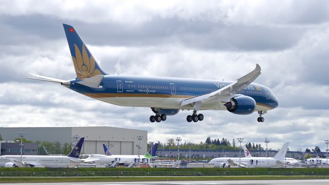 Boeing 787-9 Dreamliner (VNA-871) - BOE543 on final to Rwy 16R to complete a ferry flight from KPDX on 4.24.17. (ln 555 / cn 39290). 