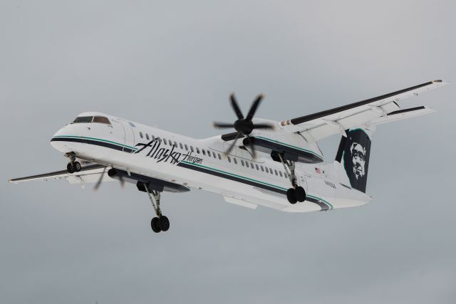 de Havilland Dash 8-400 (N415QX)