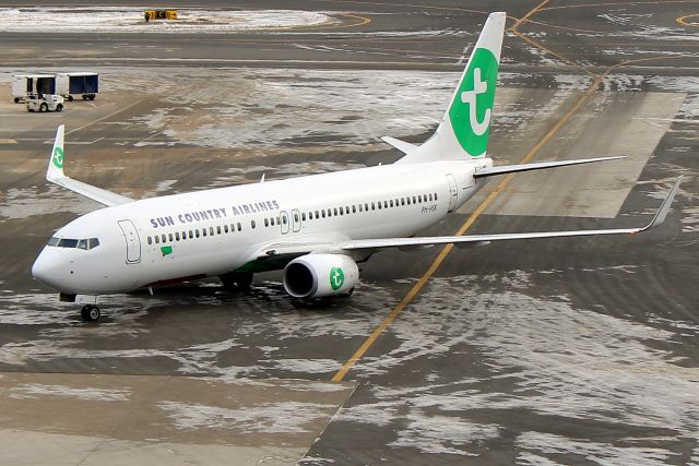 Boeing 737-800 (PH-HSK) - Sun Country 231 from Minneapolis pulling into the gate. Sun Country leases Transavia aircraft for the winter months.