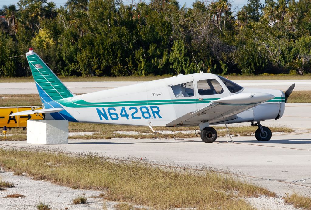 Piper Cherokee (N6428R)