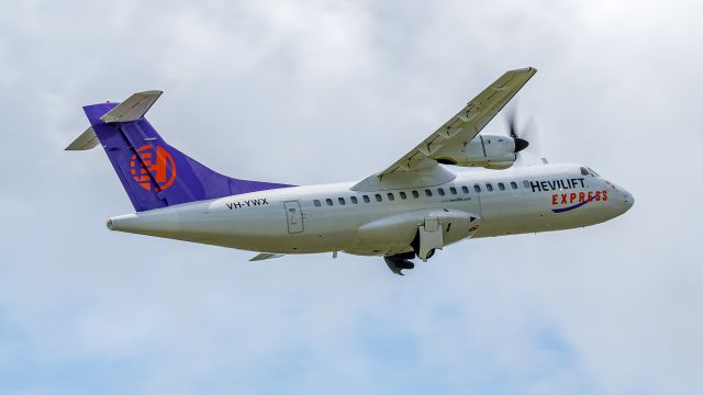 Aerospatiale ATR-42-300 (VH-YWX)