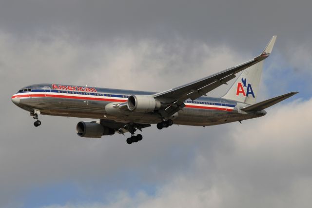 BOEING 767-300 (N39365)