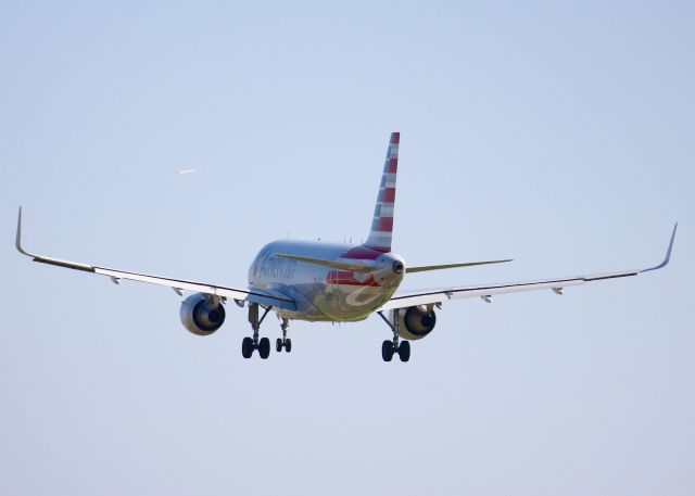 Airbus A319 (N9015D) - At DFW.