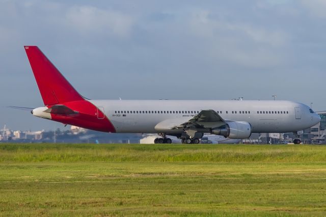 BOEING 767-300 (VH-OGU)