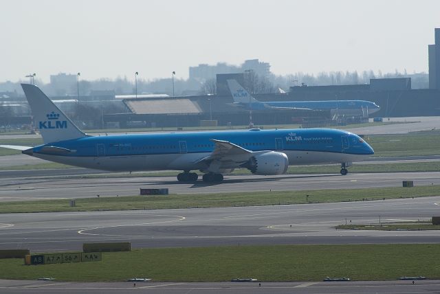 Boeing 787-9 Dreamliner (PH-BHC) - KLM B787-9 Dreamliner cn38760