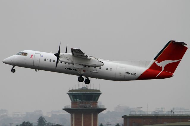 de Havilland Dash 8-300 (VH-TQE)