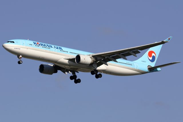 Airbus A330-300 (HL8027)