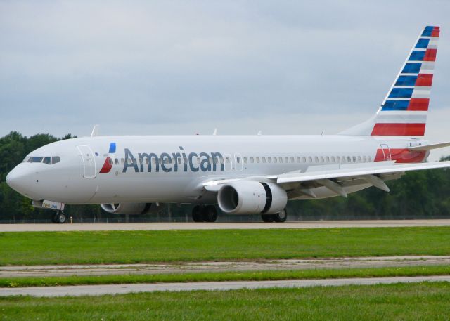 Boeing 737-800 (N993NN) - AirVenture 2016