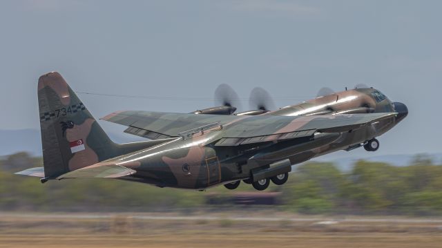 Lockheed C-130 Hercules (N734)