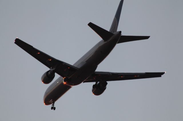 Boeing 757-200 (N508UA)