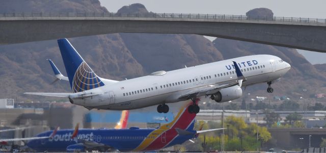 Boeing 737-700 (N75429) - phoenix sky harbor intrnational airport 08APR21