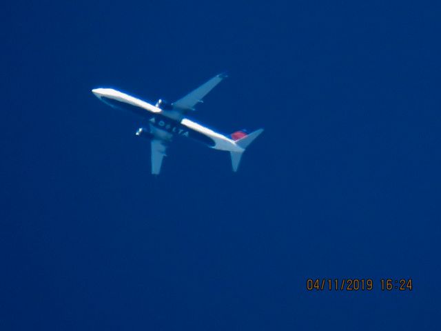Boeing 737-900 (N898DN)