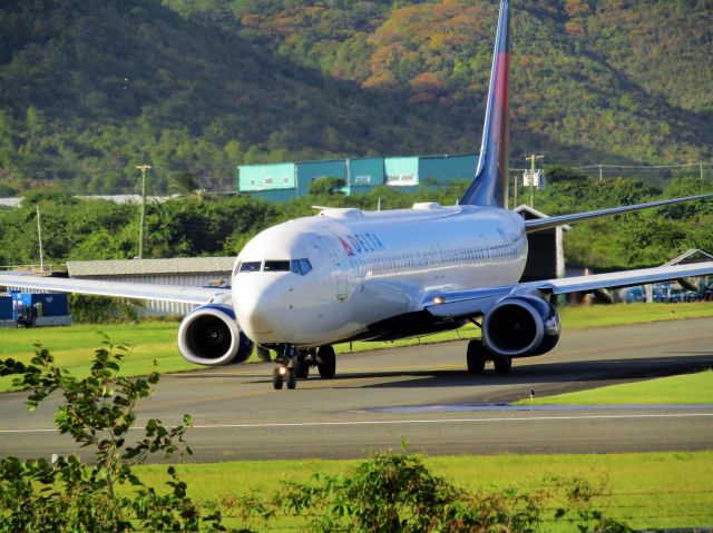 Boeing 737-900 (N821DN)