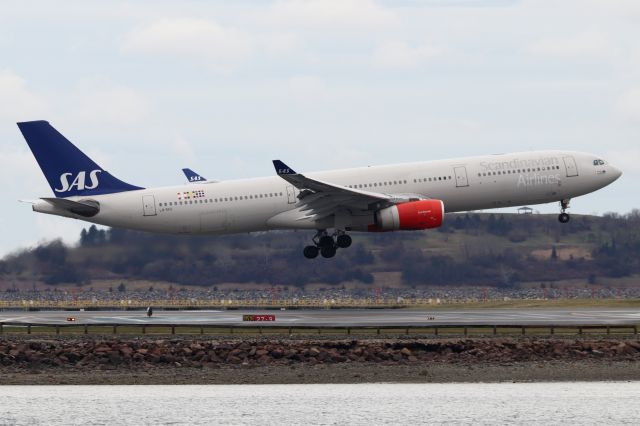 Airbus A330-300 (LN-RKO) - 'Scandinavian 927' from Copenhagen landing on 27