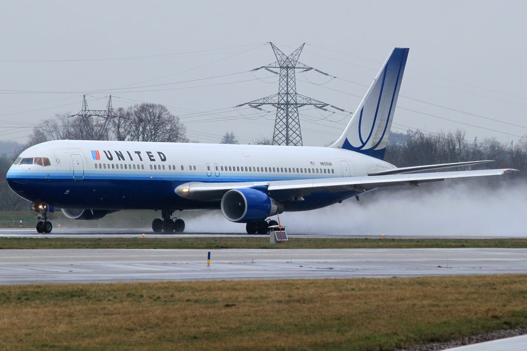 BOEING 767-300 (N655UA)