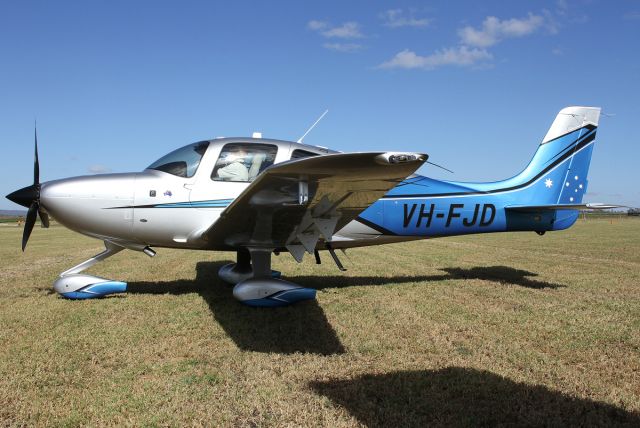Cirrus SR-22 (VH-FJD)