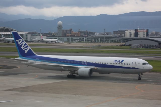 BOEING 767-300 (JA8670)