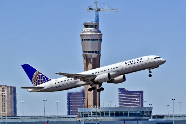 Boeing 757-200 (N573UA) - N573UA United Airlines Boeing 757-222  (cn 26685/512) McCarran International Airport (KLAS)<br>Las Vegas, Nevada<br>TDelCoro<br>May 2, 2013