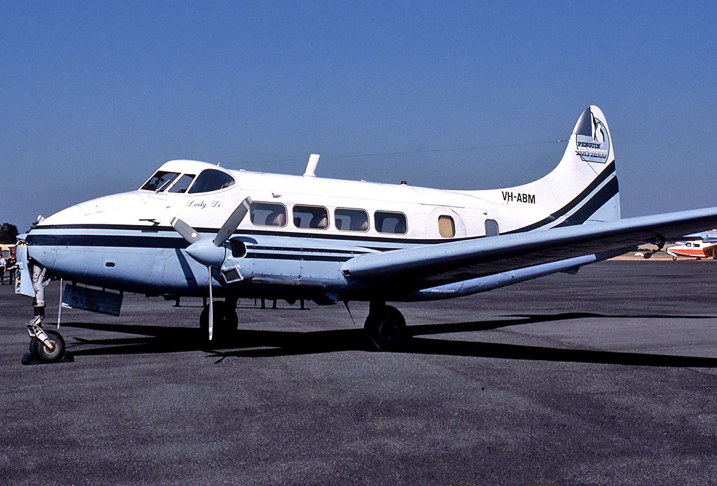 Hawker Siddeley Dove (VH-ABM) - PENGUIN EXPRESS - DE HAVILLAND (RILEY ) TURBO EXEC 400 (DH-104) - REG VH-ABM (CN 04097) - BALLARAT AIRPORT VIC. AUSTRALIA - YBLT (25/2/1990)