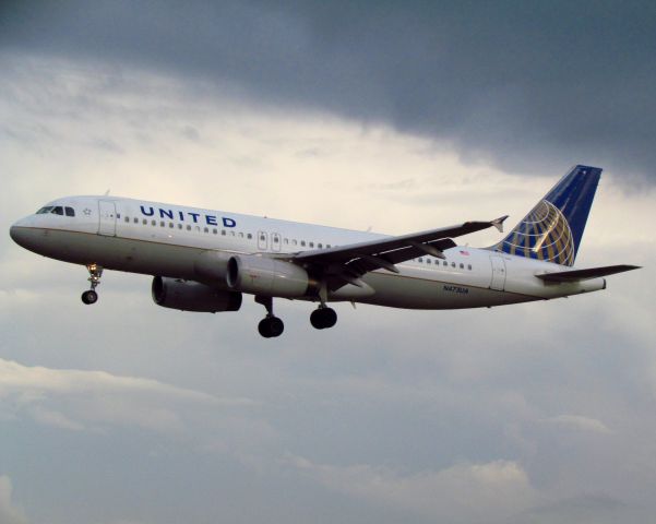 Airbus A320 (N473UA)