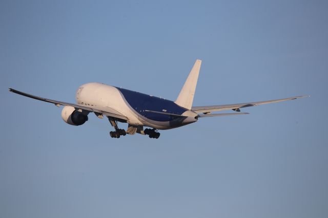 BOEING 777-200LR (N702GT)