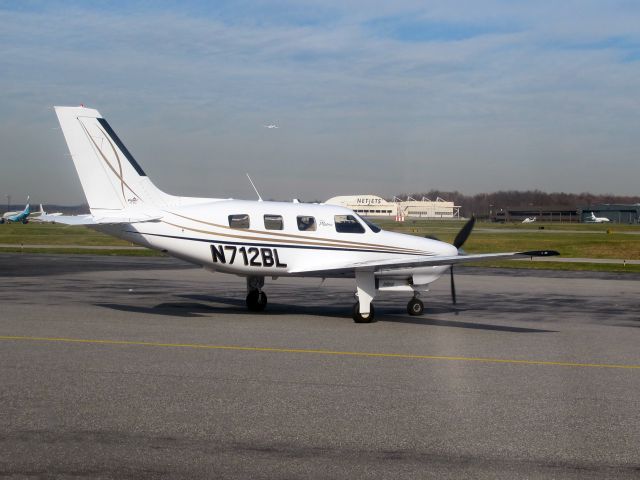 Piper PA-44 Seminole (N712BL) - Taxi out for take off runway 34.