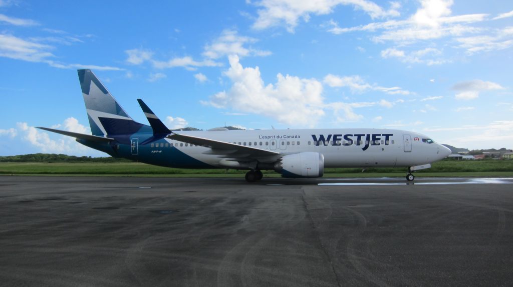 Boeing 737 MAX 8 (C-GDDR)