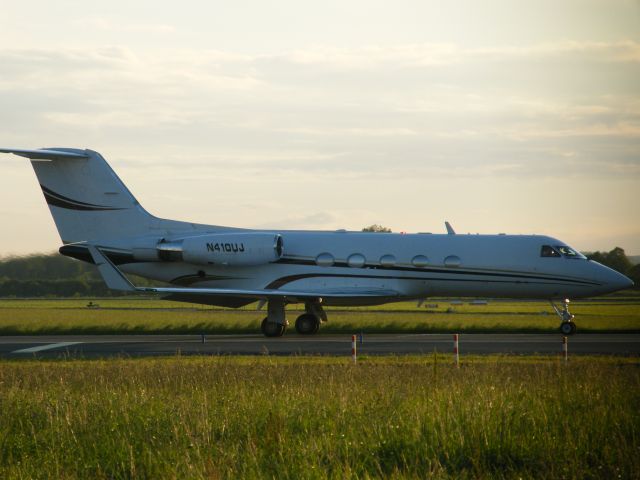 Gulfstream Aerospace Gulfstream 3 (N410UJ) - N410UJ GIII G1159A CN 320 HEX CODE A4D5EB UNIVERSAL JET AVIATION SEEN HERE DEP SHANNON ON JUNE 11 2011