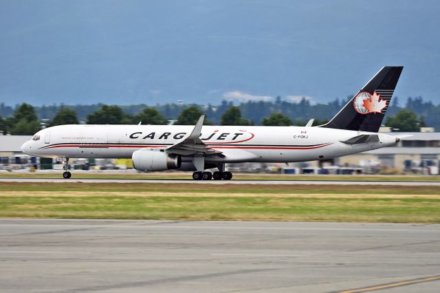 Boeing 757-200 (C-FGKJ)