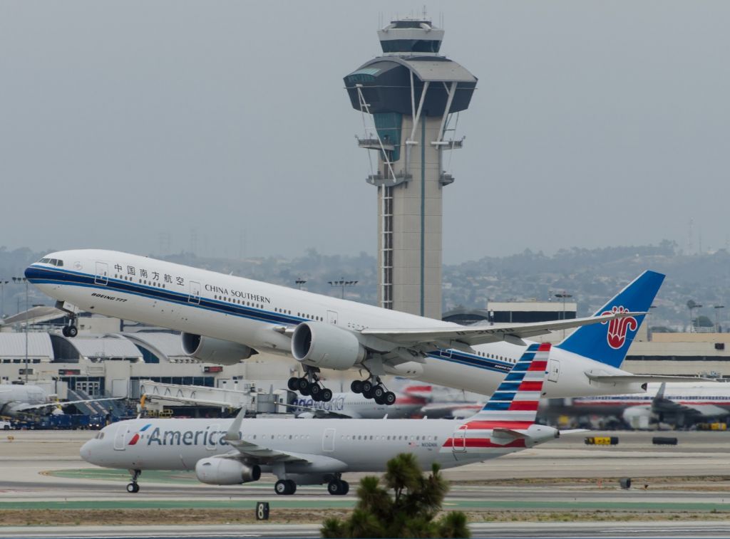 BOEING 777-300ER (B-2048)