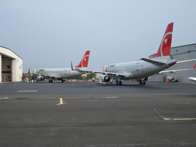 Embraer 170/175 (N603CZ)