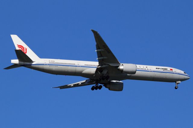 BOEING 777-300 (B-2090)
