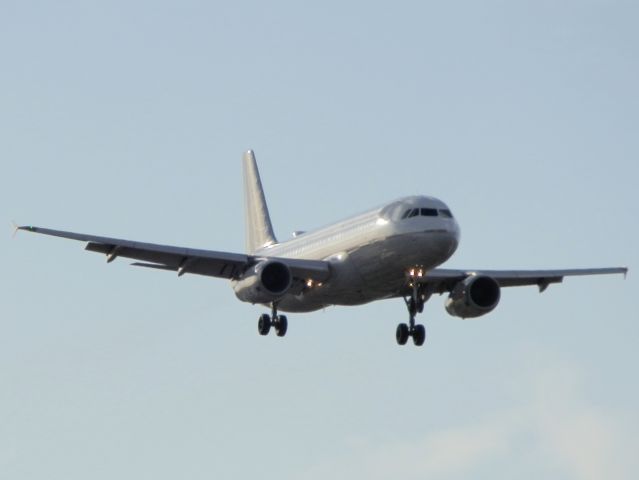 Airbus A320 (N411UA)