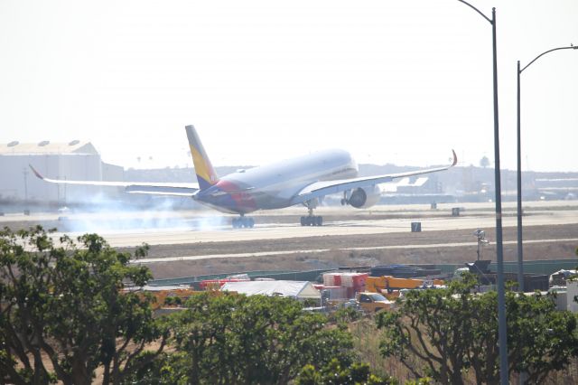 Airbus A350-900 (HL8308)