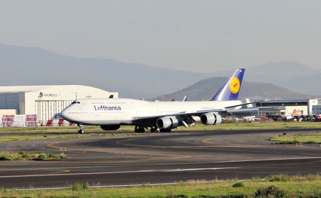 Boeing 747-200 (D-ABYG) - Llegada al AICM.