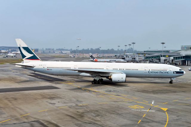 BOEING 777-300 (B-HNF)